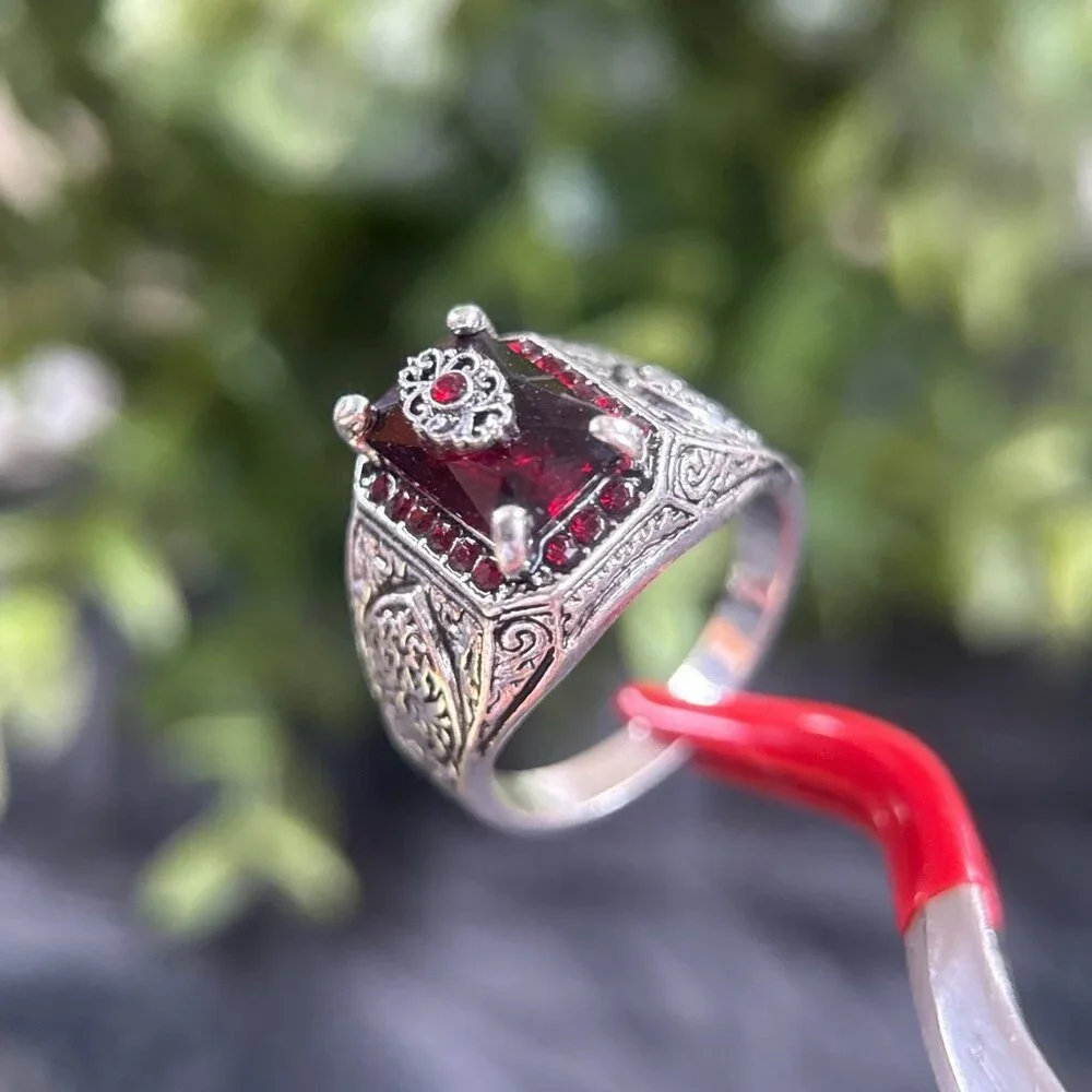 Red Stones Ring‎